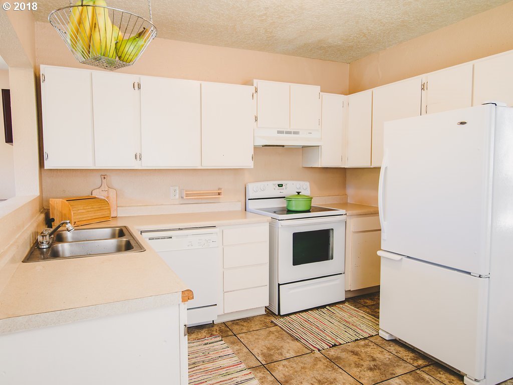 9920 Southeast Reedway Street Portland, OR 97266 - Photo 10 of 26 Gallery Image 10