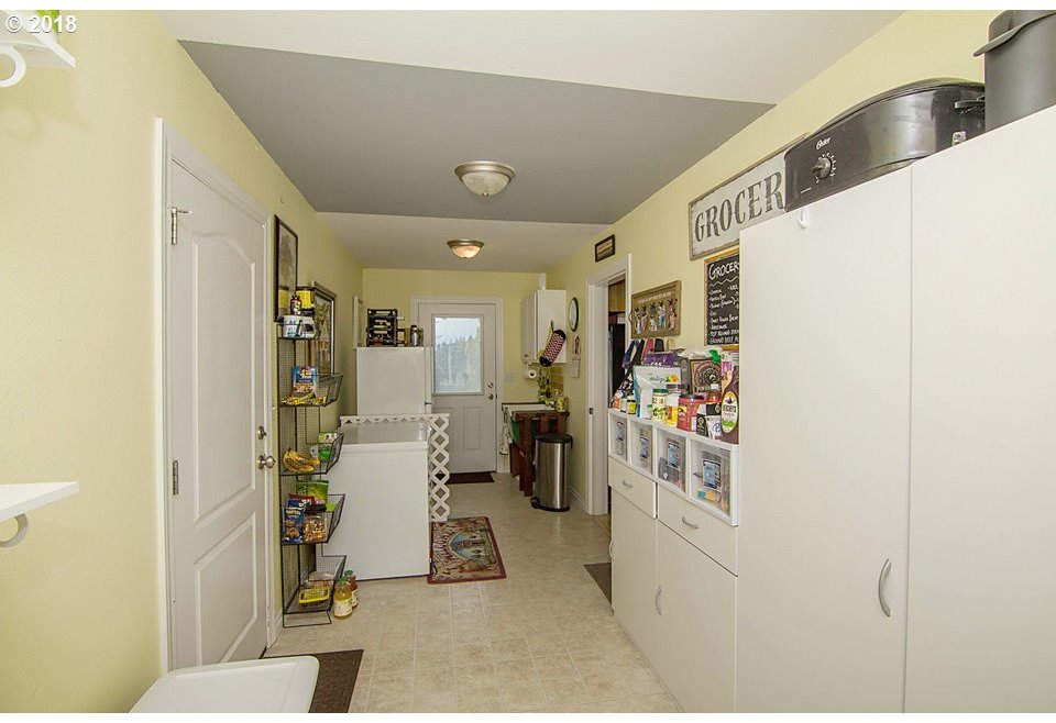 732 Becker Road Roseburg, OR 97471 - Photo 8 of 32