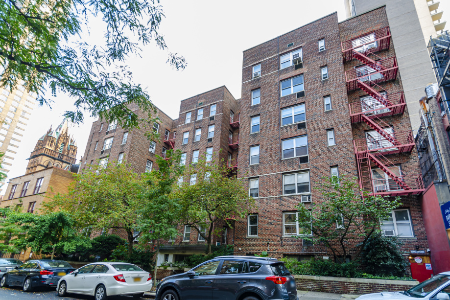 302 E 88th St, Manhattan, NY 10128 - Photo 2 of 3