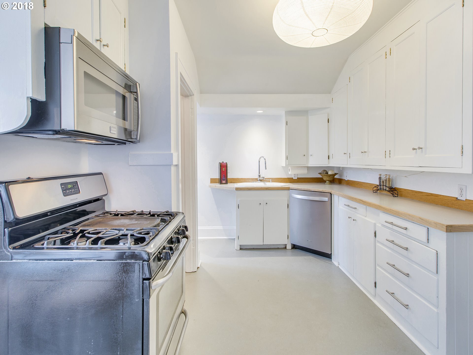 404 Southwest Pendleton Street Portland, OR 97239 - Photo 8 of 23 Gallery Image 8