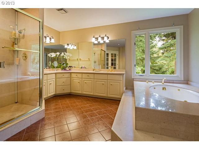1328 Southwest Palatine Hill Road Portland, OR 97219 - Photo 11 of 16 Gallery Image 11