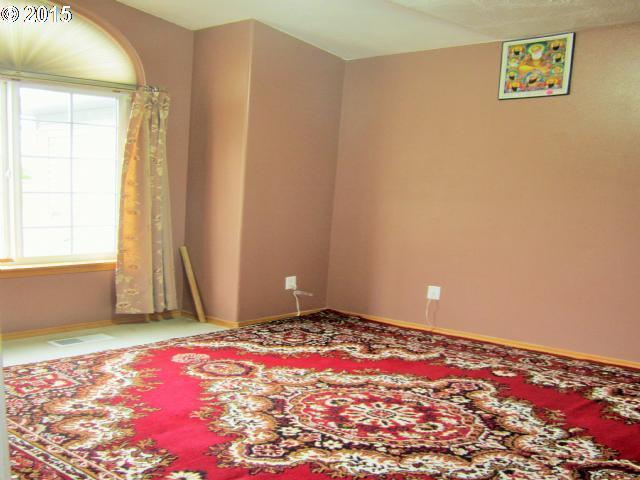 1805 Northeast Gertz Road Portland, OR 97211 - Photo 14 of 16 Gallery Image 14