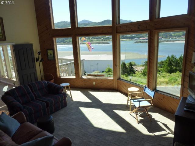 94115 Doyle Point Road Gold Beach, OR 97444 - Photo 4 of 16 Gallery Image 4