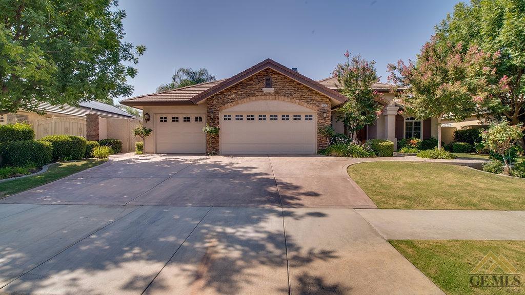 10207 Skiles Drive Bakersfield, CA 93311 - Photo 2 of 34