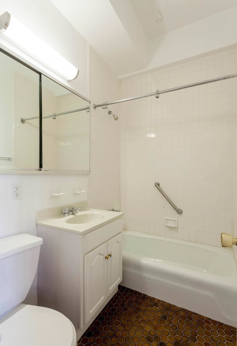 138 East 38th Street, Unit 6E Manhattan, NY 10016 - Photo 4 of 5