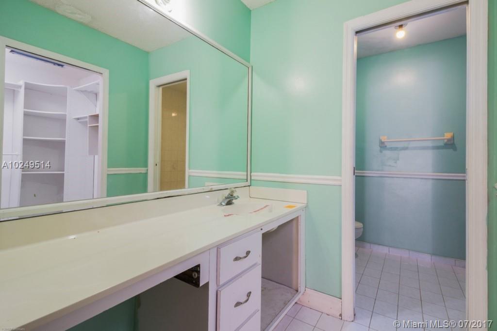 15437 Southwest 95th Lane Miami, FL 33196 - Photo 12 of 23