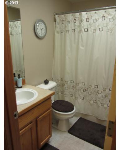 5508 Southeast Knapp Street Portland, OR 97206 - Photo 11 of 13