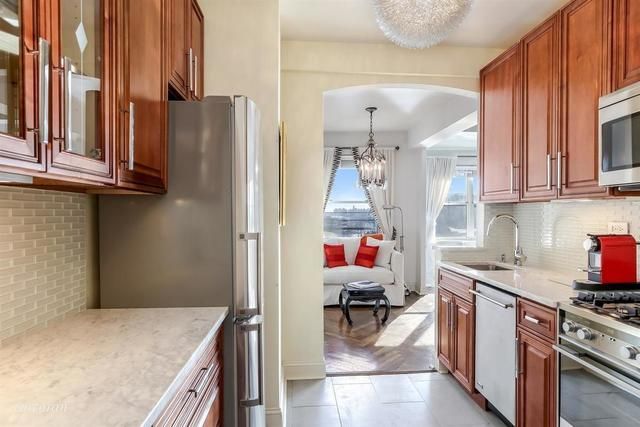 $995,000 | 33 East End Avenue, Unit 7B | Upper East Side