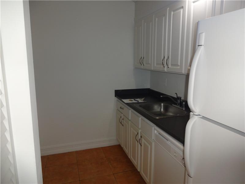 8200 Southwest 210th Street, Unit 320 Cutler Bay, FL 33189 - Photo 13 of 32