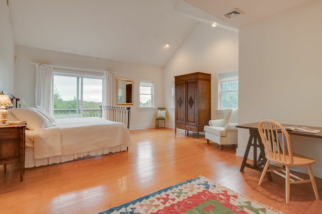 25 Laurel Hill Lane, Amagansett, NY 11930 Compass