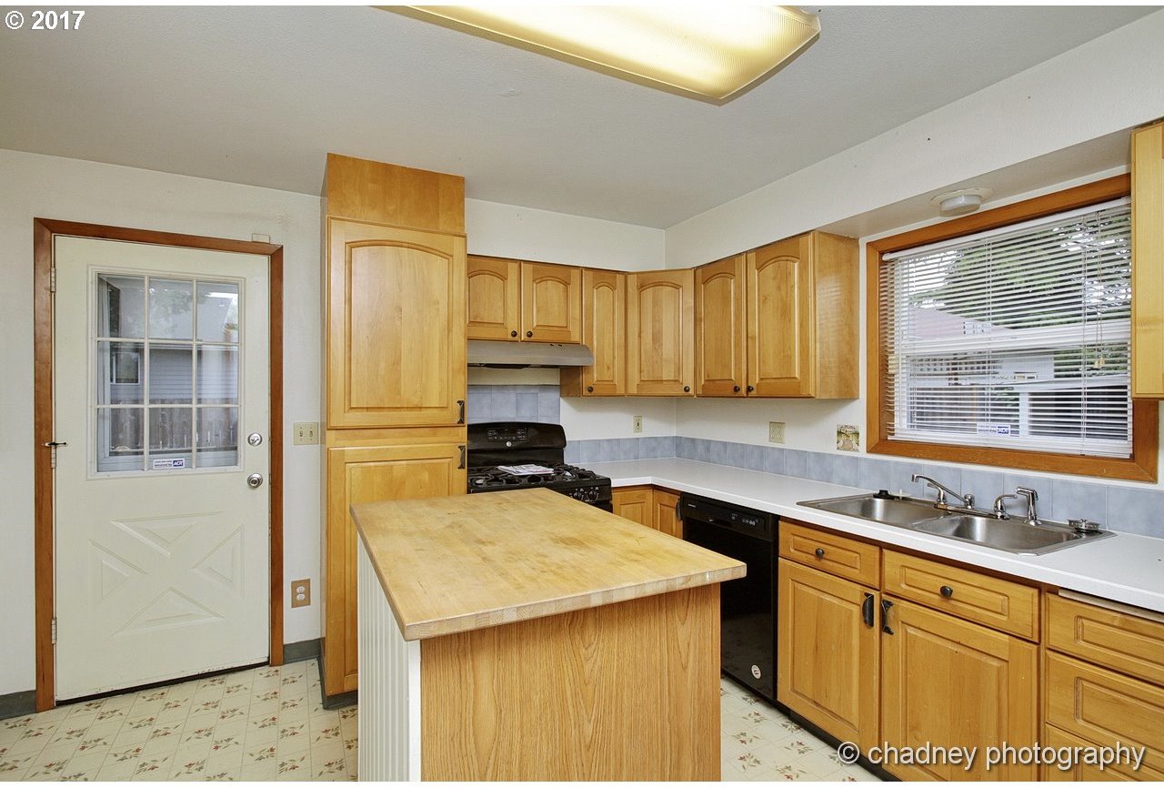 3050 Southeast Palmquist Road Gresham, OR 97080 - Photo 10 of 25 Gallery Image 10