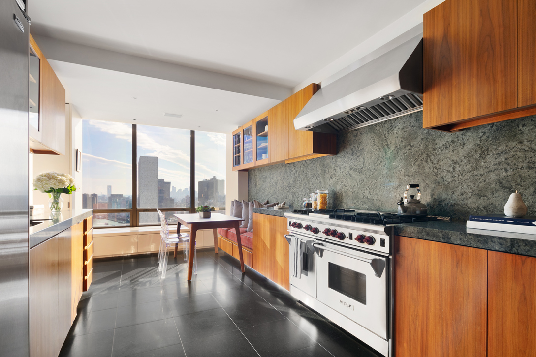 870 United Nations Plaza, Unit PH37E/38E Manhattan, NY 10017 - Photo 6 of 21