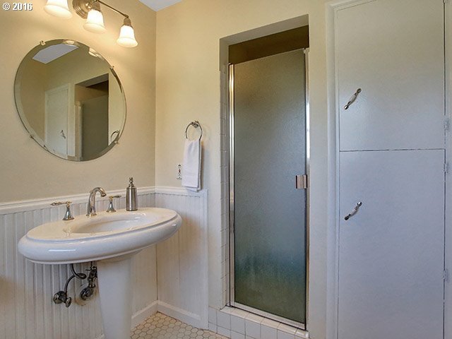 6717 Southwest Raleighwood Way Portland, OR 97225 - Photo 15 of 32 Gallery Image 15