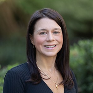 Headshot of Ashley Lauren Farnschlader