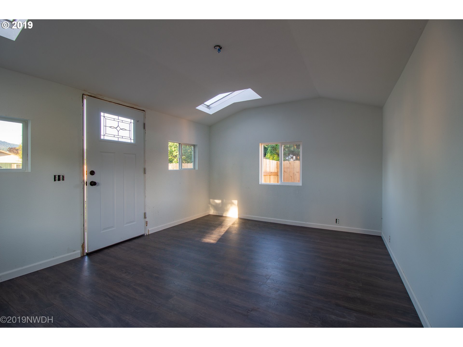 1077 T Street Springfield, OR 97477 - Photo 17 of 19