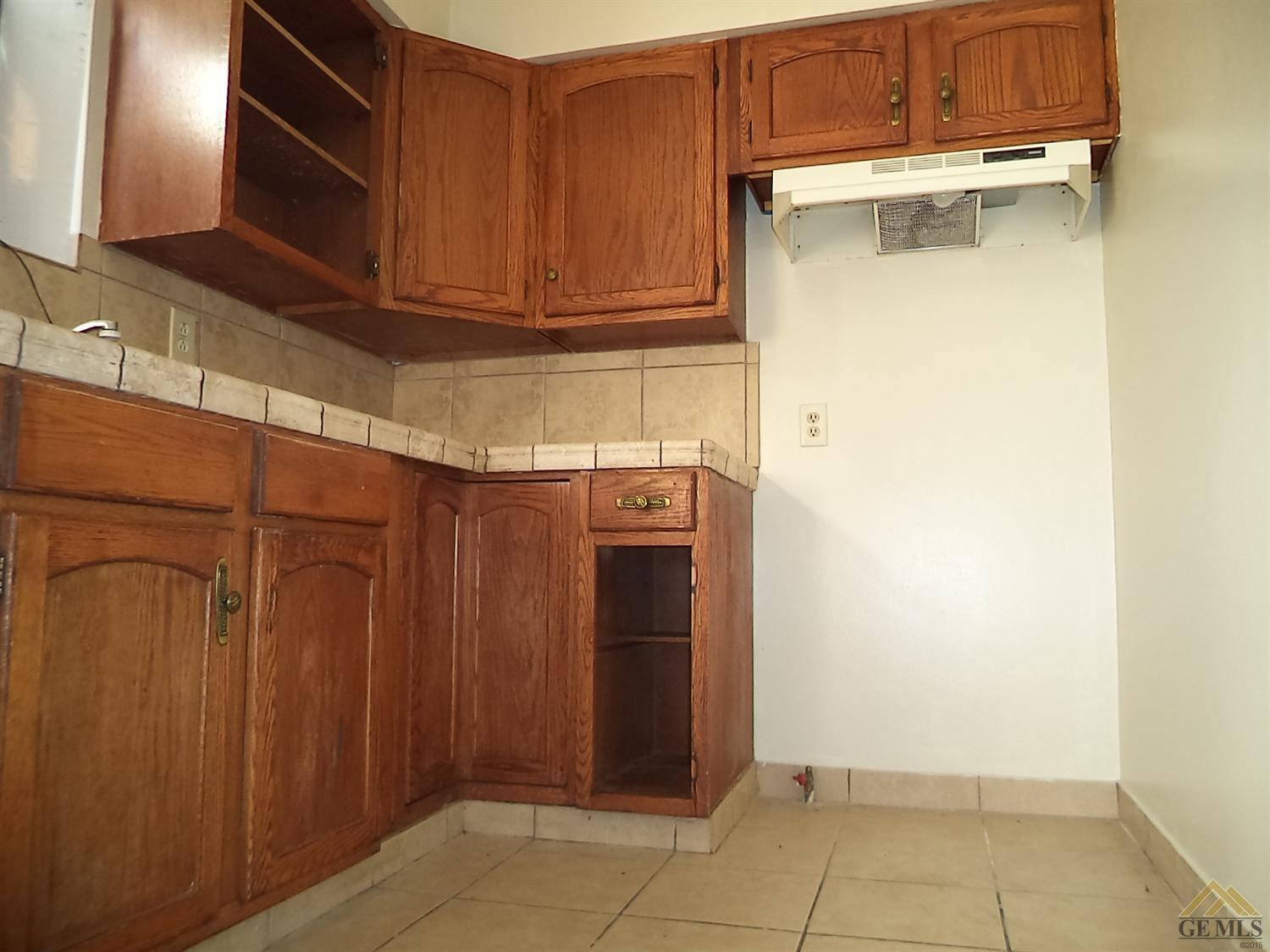 1304 Sequoia Drive Bakersfield, CA 93308 - Photo 5 of 17
