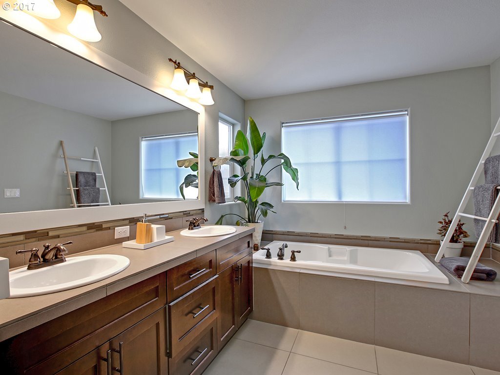 14324 Southwest Rancher Lane Beaverton, OR 97008 - Photo 13 of 16 Gallery Image 13
