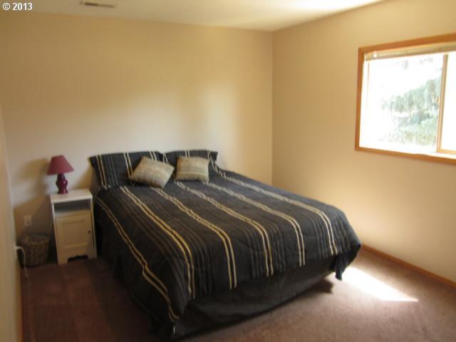 5508 Southeast Knapp Street Portland, OR 97206 - Photo 9 of 13