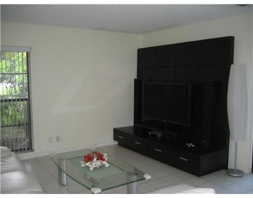 51 Greens Road, Unit 51 Hollywood, FL 33021 - Photo 8 of 16 Gallery Image 8