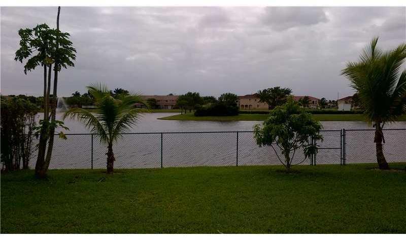 16602 Southwest 68th Terrace Miami, FL 33193 - Photo 3 of 12