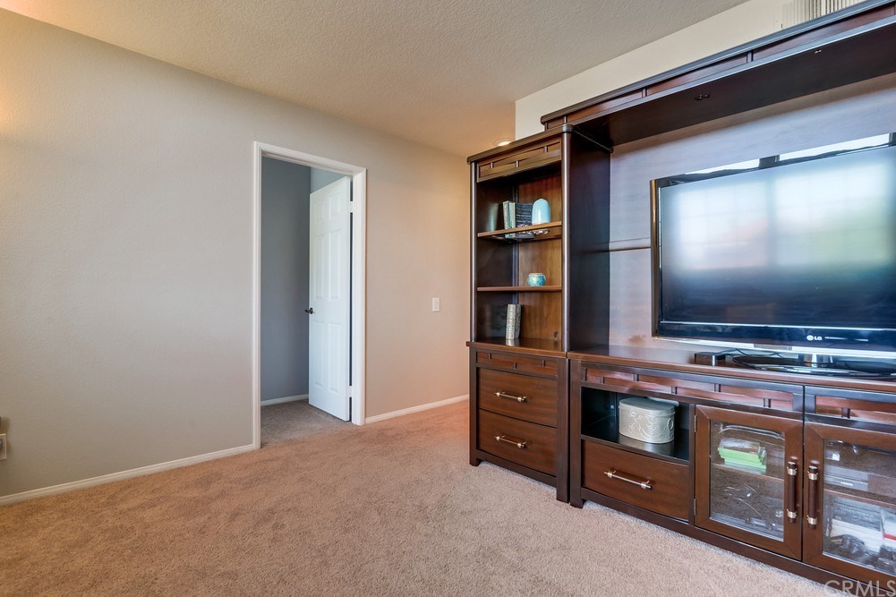 2310 Whiteoak Lane Corona, CA 92882 - Photo 35 of 46