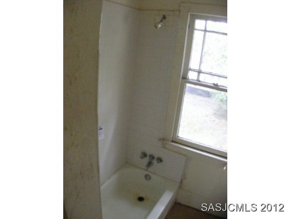 672 Ivy Street Jacksonville, FL 32206 - Photo 5 of 6 BATHROOM 1