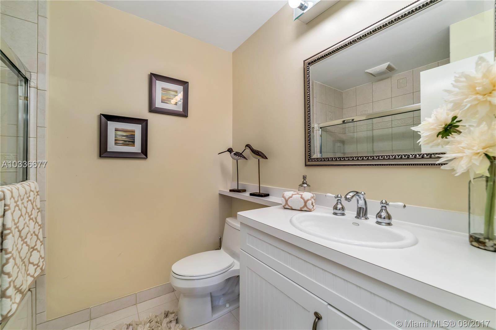 19 Boxwood Road Hollywood, FL 33021 - Photo 16 of 26 Gallery Image 16