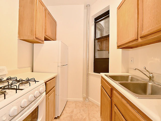 354 West 48th Street, Unit 3RW Manhattan, NY 10036 - Photo 3 of 4