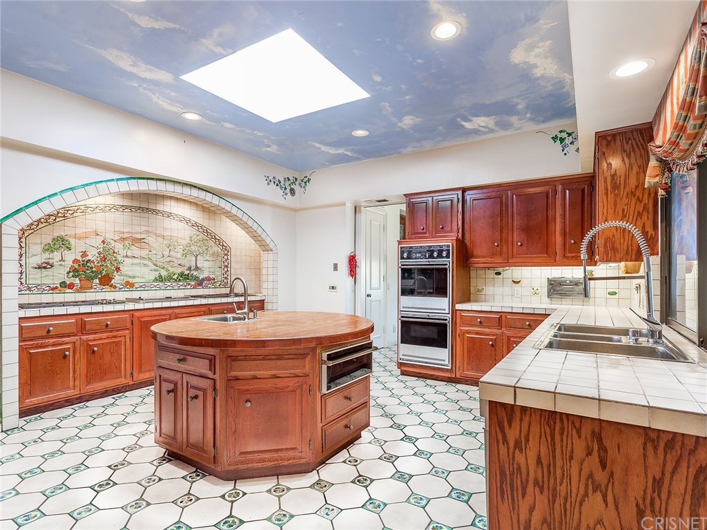 4151 Falling Leaf Drive Encino, CA 91316 - Photo 11 of 30 Kitchen