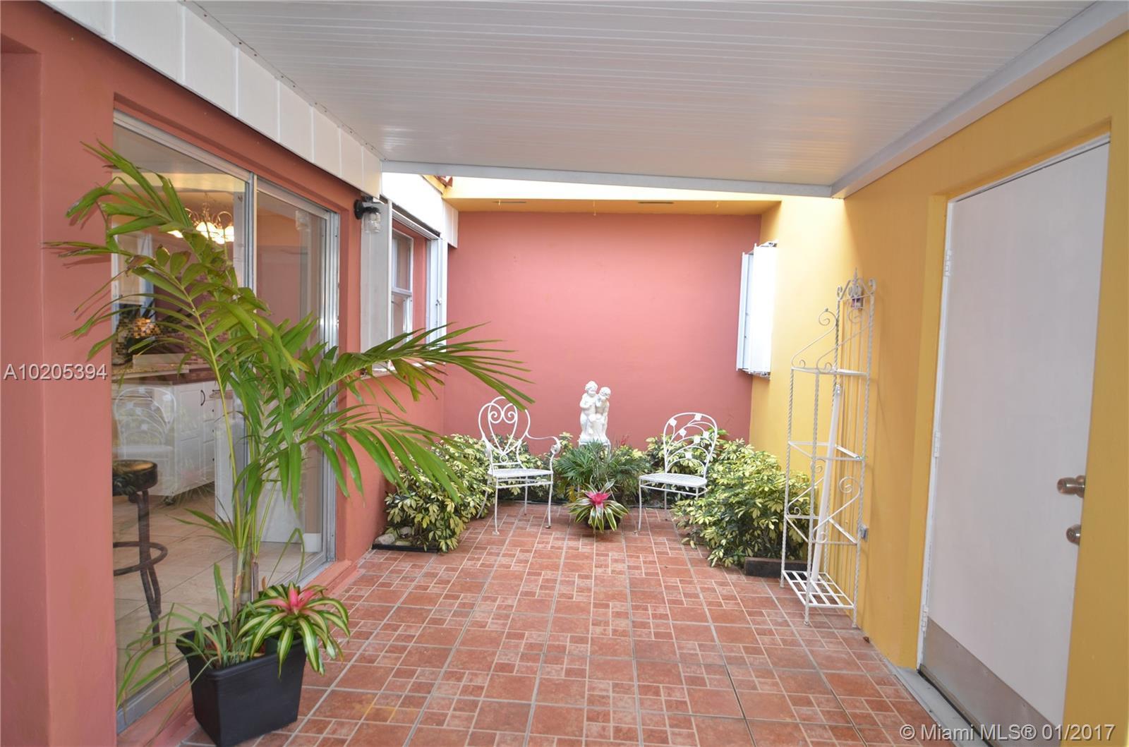 11570 Southwest 83rd Terrace Miami, FL 33173 - Photo 5 of 35