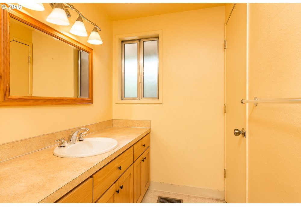 7410 Southwest Capitol Hill Road Portland, OR 97219 - Photo 6 of 19 Gallery Image 6