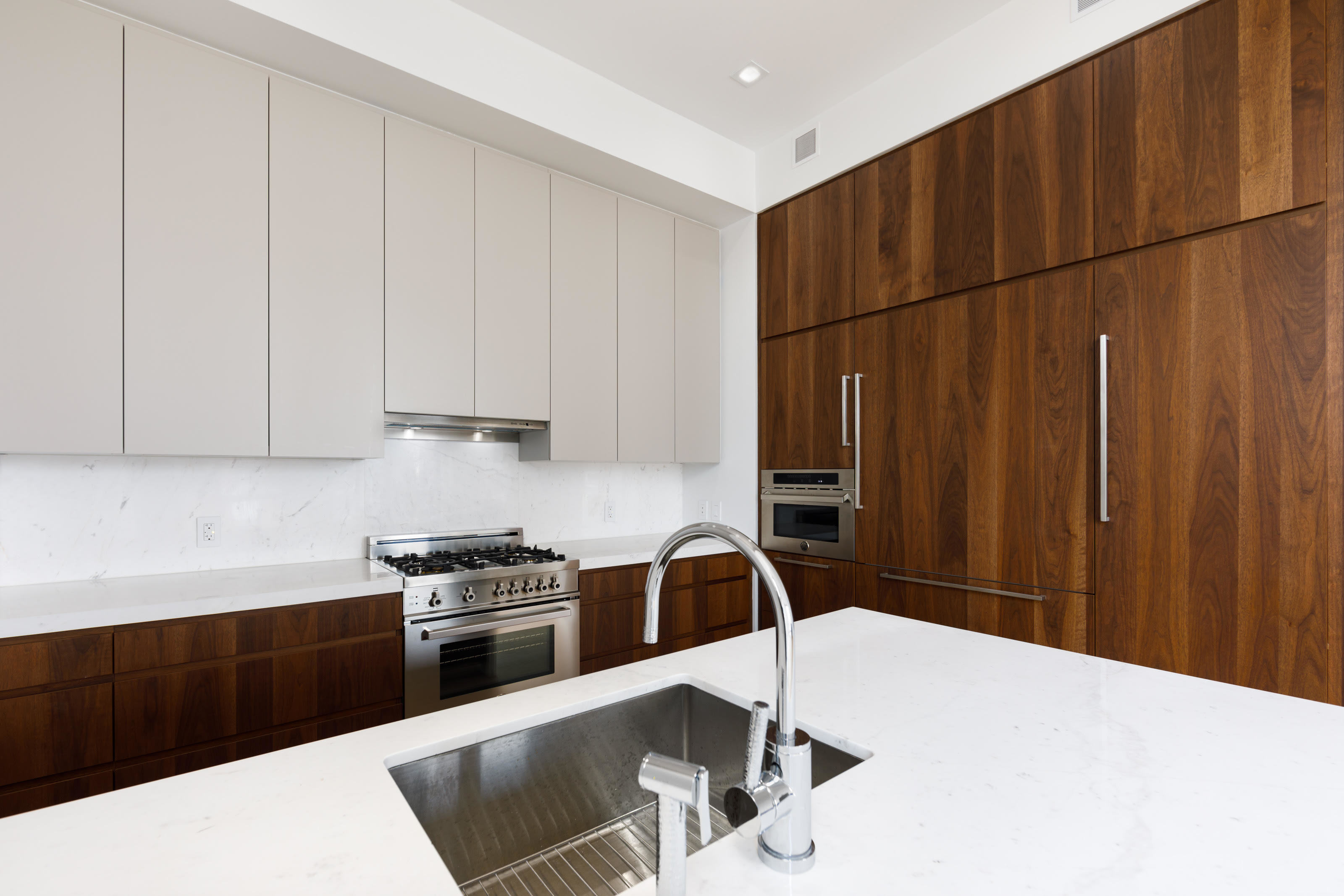 360 East 89th Street, Unit 22C Manhattan, NY 10128 - Photo 4 of 7