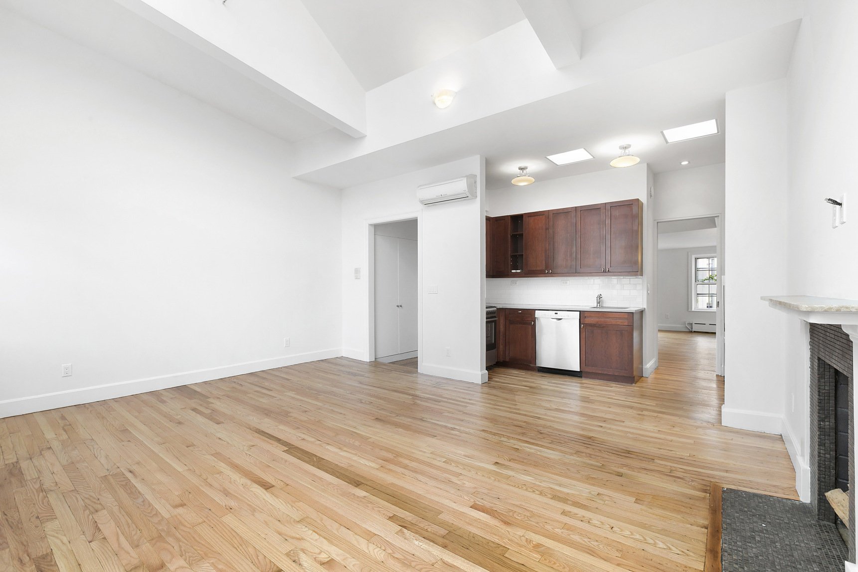 50 Charles Street, Unit 3 Manhattan, NY 10014 - Photo 3 of 8