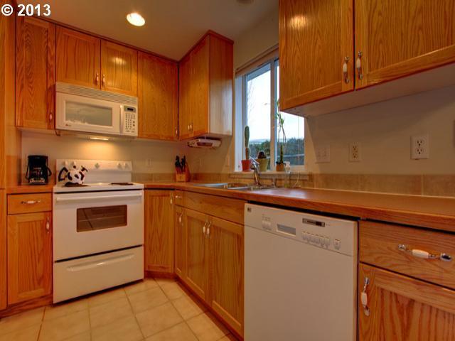 500 Northeast Mariners Loop Portland, OR 97211 - Photo 5 of 16 Gallery Image 5