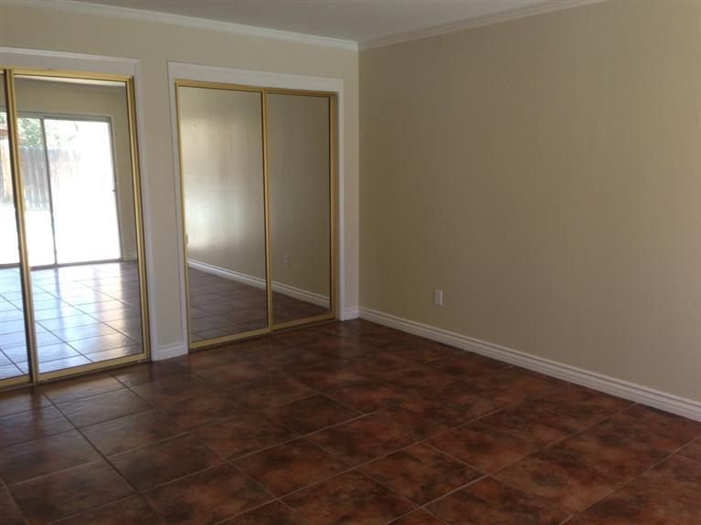 3413 Harris Road Bakersfield, CA 93313 - Photo 5 of 8 Gallery Image 5