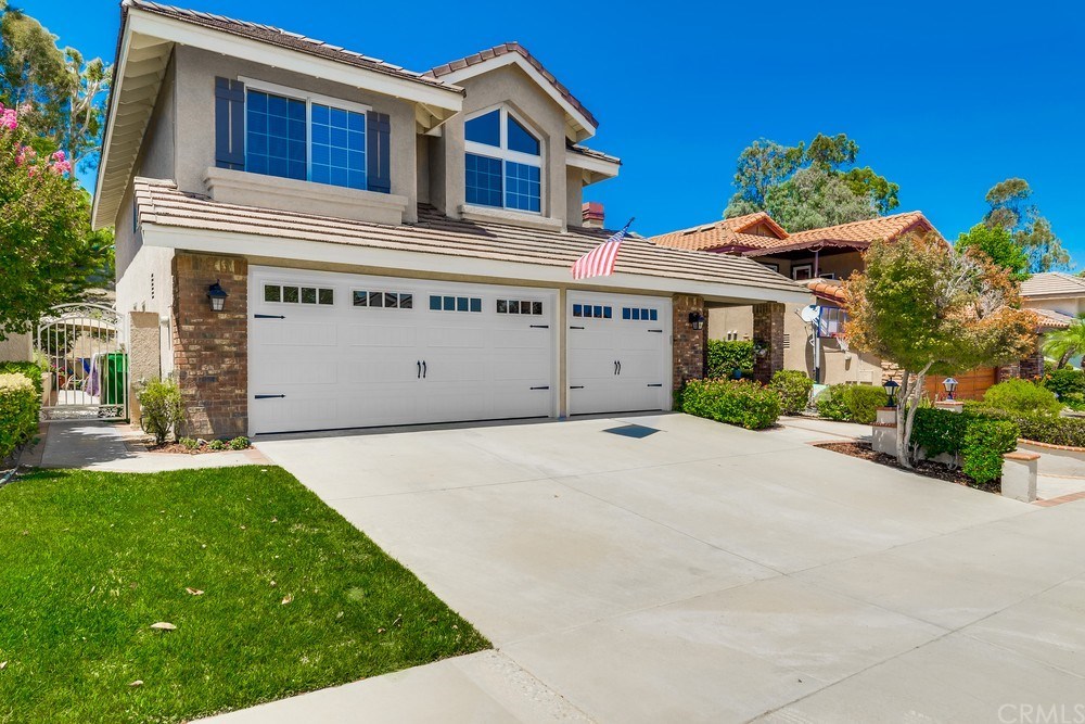 2310 Whiteoak Lane Corona, CA 92882 - Photo 3 of 46