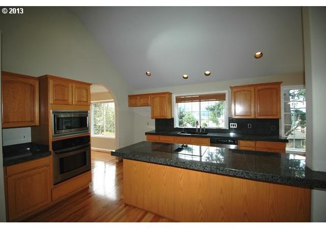 16635 Southwest Sumac Street Beaverton, OR 97007 - Photo 6 of 16 Gallery Image 6