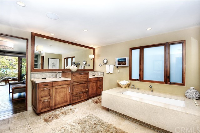 253 Emerald Bay Laguna Beach, CA 92651 - Photo 22 of 59