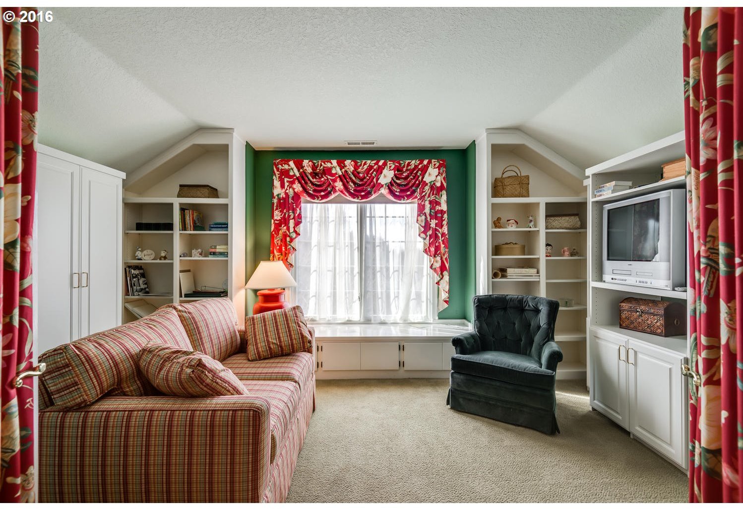 6841 Southwest Windemere Loop Portland, OR 97225 - Photo 14 of 21 Gallery Image 14