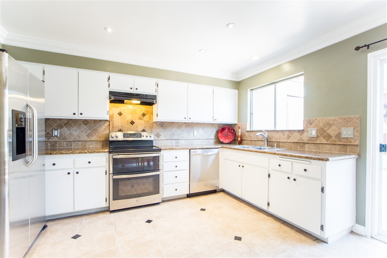 280 Espanas Glen Escondido, CA 92026 - Photo 7 of 25