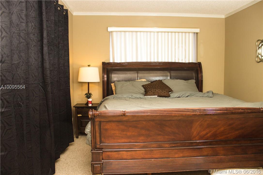9070 Southwest 157th Place Miami, FL 33196 - Photo 14 of 16 Gallery Image 14