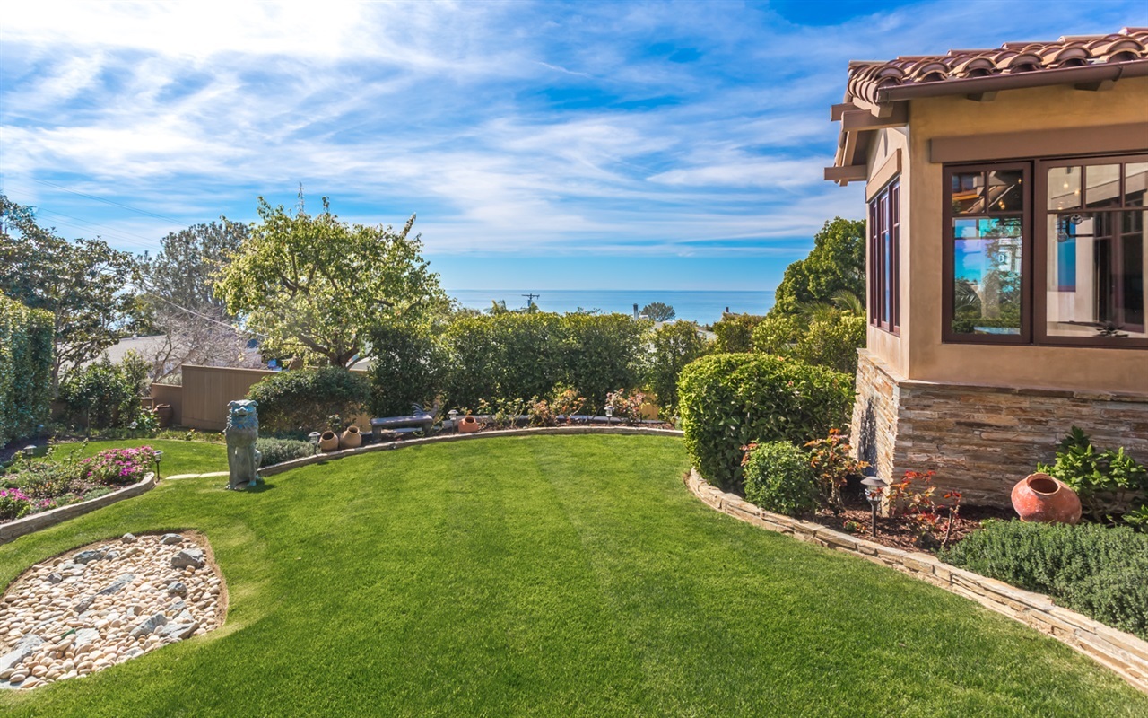 610 Kalamath Drive Del Mar, CA 92014 - Photo 3 of 19 A private yard with stunning OCEAN VIEWS. Room for the dogs, kids and a garden too.
