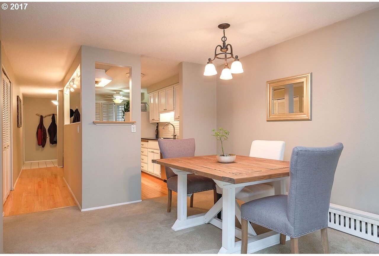 5606 South Riverside Lane, Unit 2 Portland, OR 97239 - Photo 1 of 26 Gallery Image 1