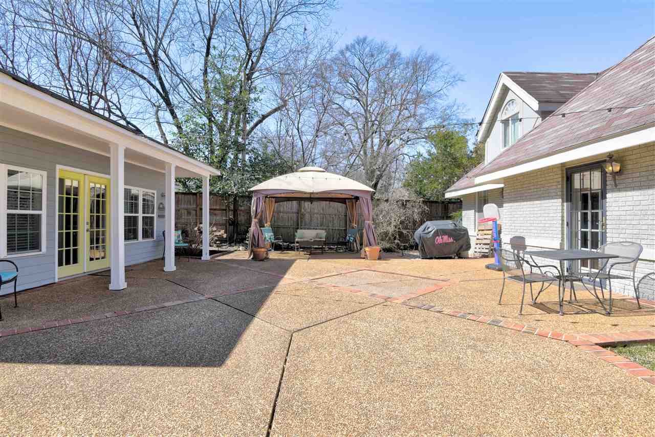 3971 Walnut Grove Road Memphis, TN 38111 - Photo 21 of 25 Patio Area between the Main Residence and the Guest House