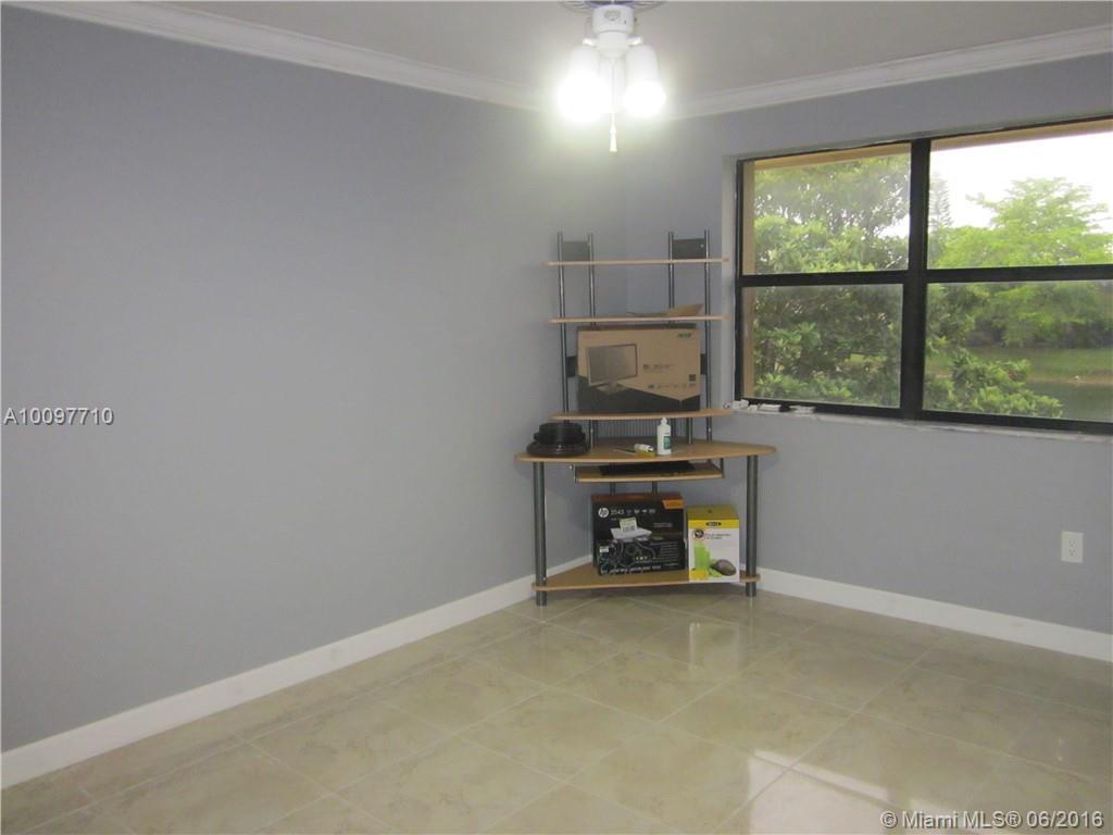 5463 Gate Lake Road, Unit 5463 Tamarac, FL 33319 - Photo 22 of 31 Gallery Image 22