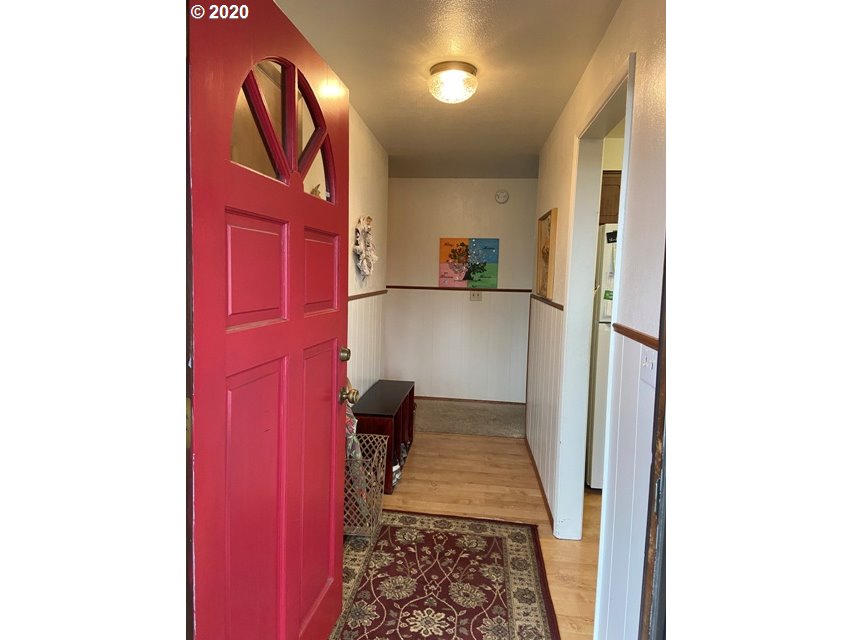 3790 Cherokee Drive Springfield, OR 97478 - Photo 3 of 13