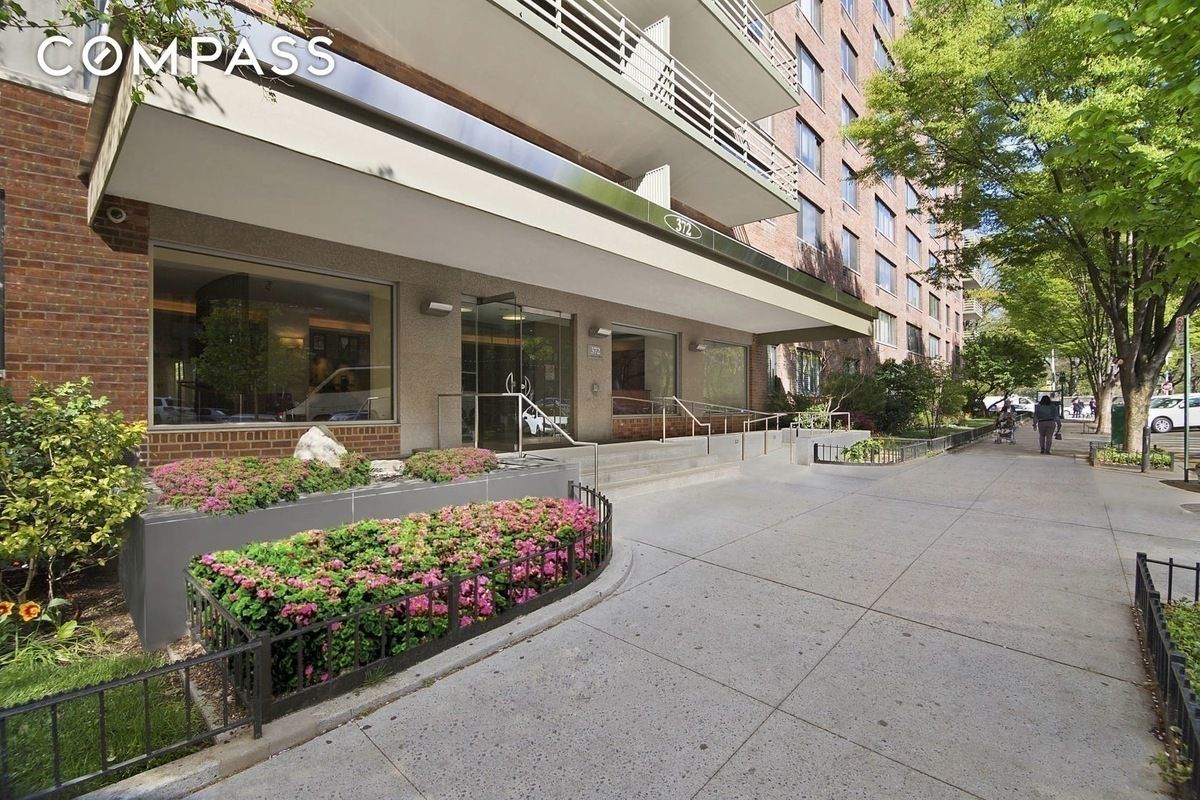 372 Central Park West, Unit 10E Manhattan, NY 10025 - Photo 5 of 6