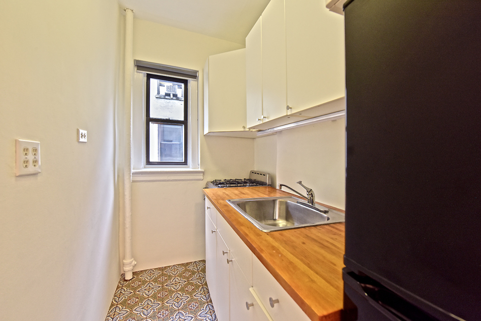 240 East 24th Street, Unit 3B Manhattan, NY 10010 - Photo 5 of 7