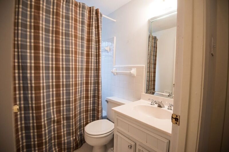 2405 Ridgeway Road Memphis, TN 38119 - Photo 23 of 25 This is the shared bath between the 2 upstairs bedrooms.