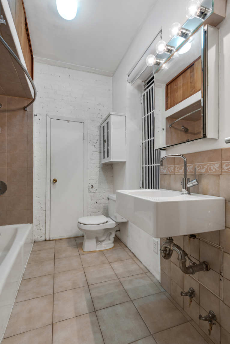 206 East 7th Street, Unit 3 Manhattan, NY 10009 - Photo 4 of 6